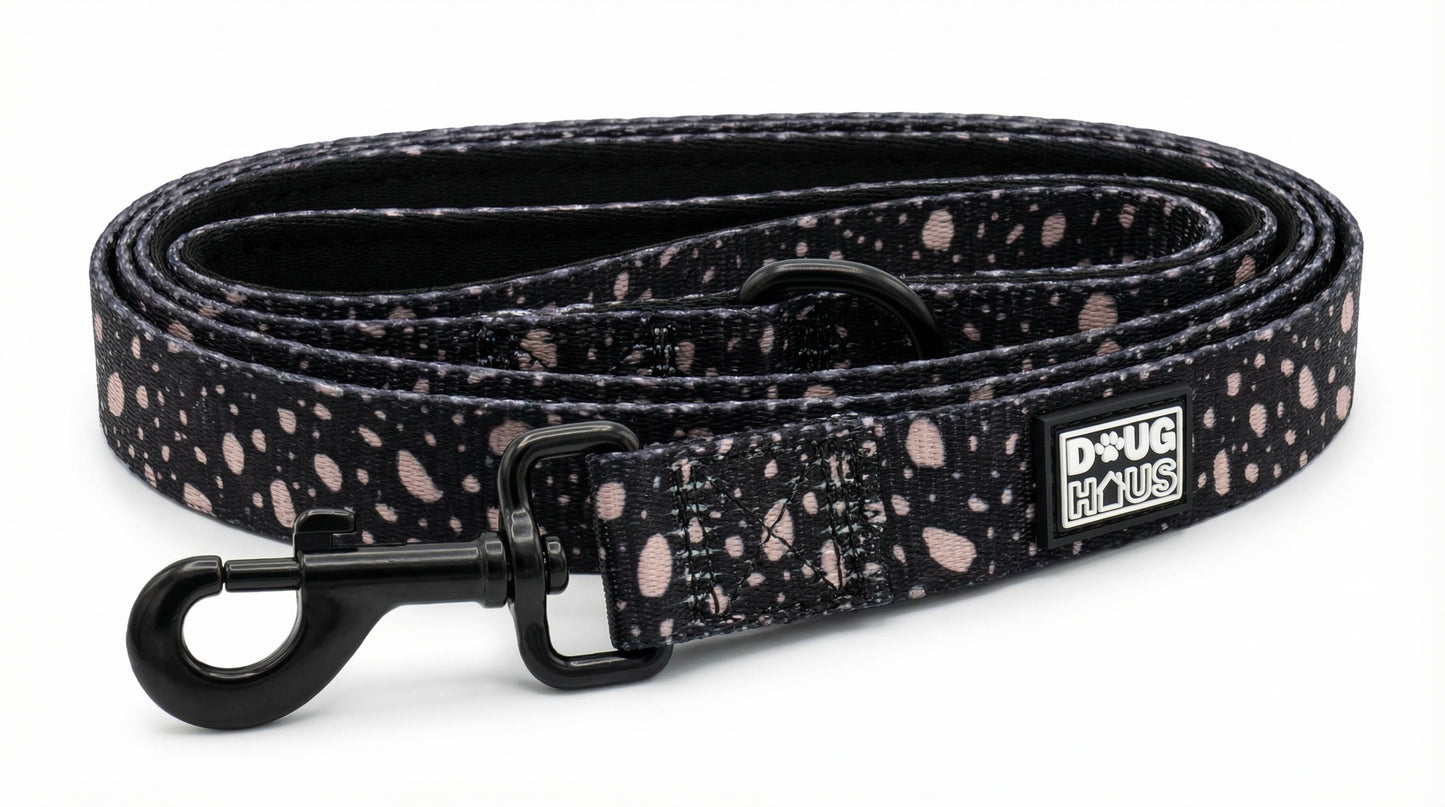 Minimalist dog lead in black and beige