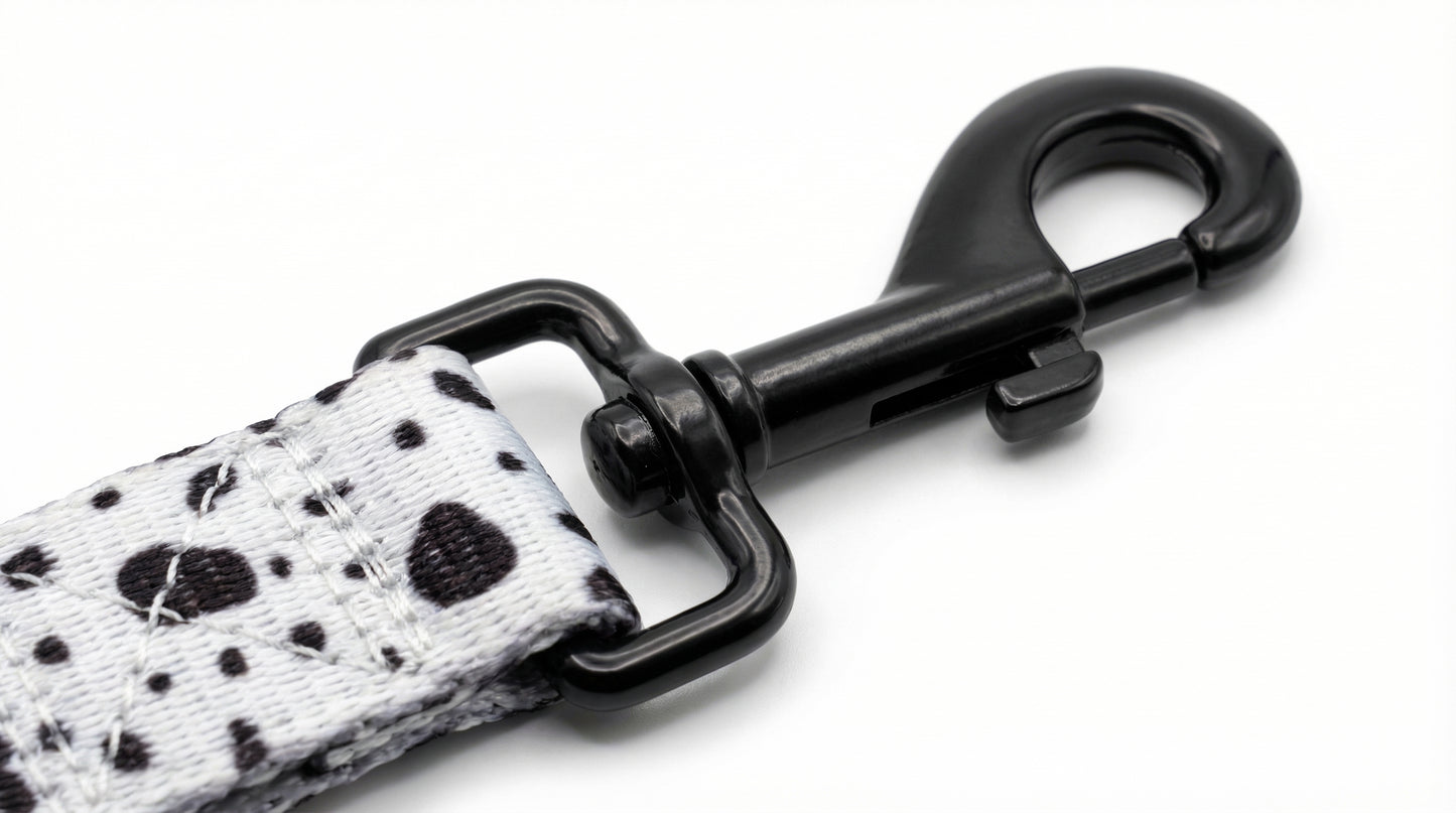 Stylish neutral dog lead with metal clip