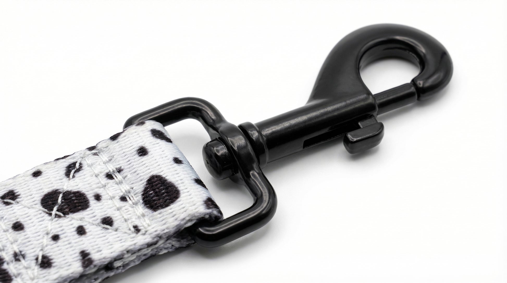Stylish neutral dog lead with metal clip