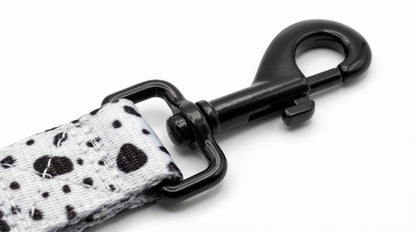 Stylish neutral dog lead with metal clip
