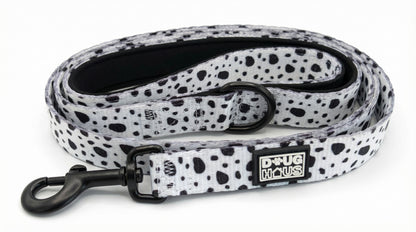 Dog leash with black and white pattern